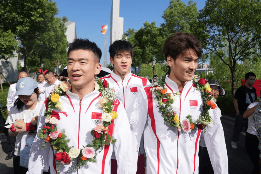 关于世界各国队伍为取得冠军奋勇争先的信息