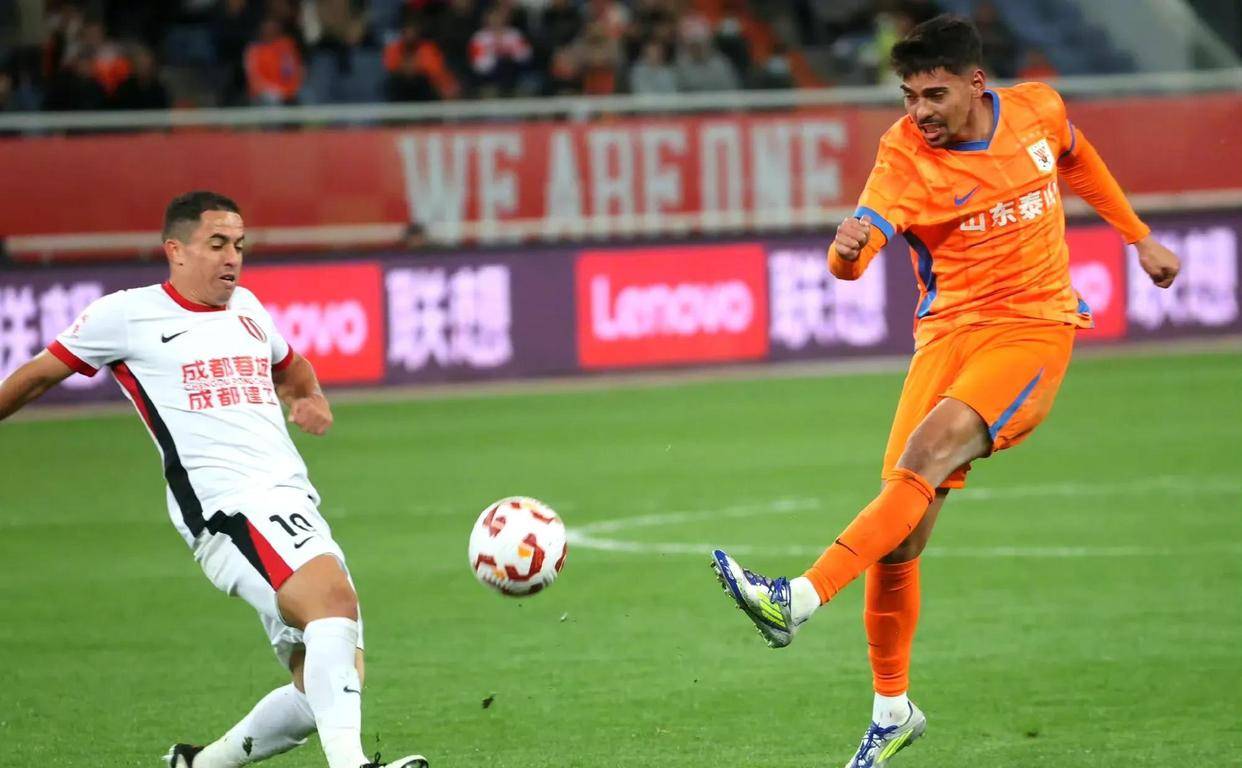 某队遭遇惨败,球员面临巨大压力 某队遭遇惨败,球员面临巨大压力