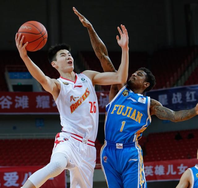 教练组战术多变,应对各种比赛情况 教练组战术多变,应对各种比赛情况