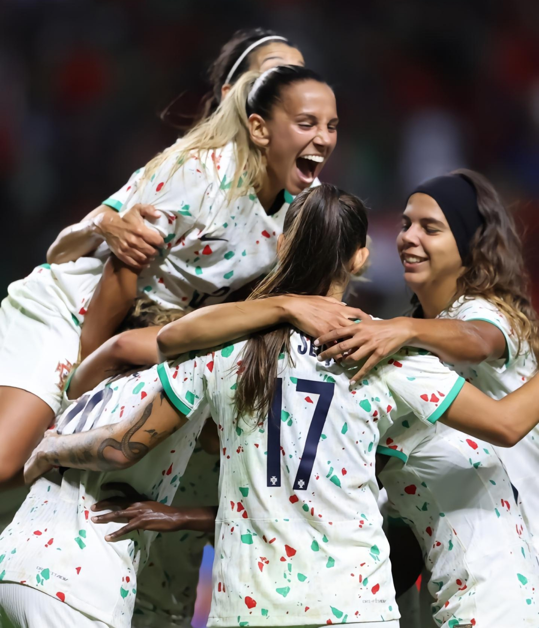 关于葡萄牙女足队员勤奋训练备战国际比赛的信息 关于葡萄牙女足队员勤奋训练备战国际比赛的信息