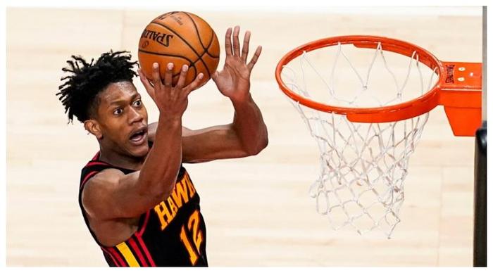 老鹰中锋因伤赛季报销，寻找替代方案的简单介绍