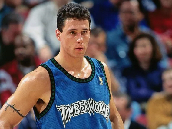 森林狼球员被授予月度最佳表现奖项实至名归的简单介绍 森林狼球员被授予月度最佳表现奖项实至名归的简单介绍