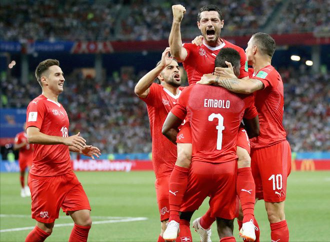 法国队与瑞士队激烈对抗,最终获胜 法国队与瑞士队激烈对抗,最终获胜