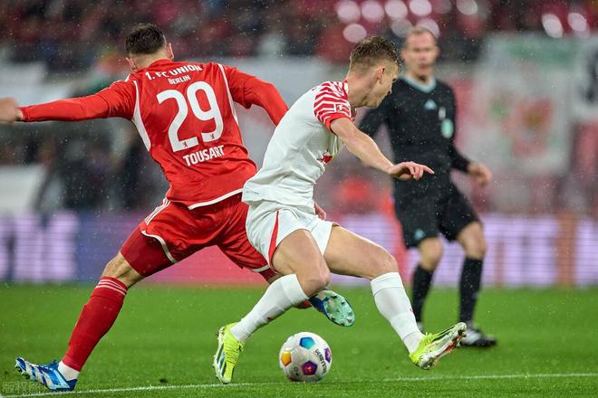 柏林联合主场击败美因茨，继续领跑德甲的简单介绍