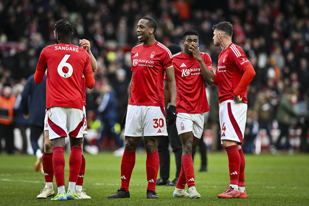 关于利物浦客场大胜,冲击英超榜首位置的信息 关于利物浦客场大胜,冲击英超榜首位置的信息