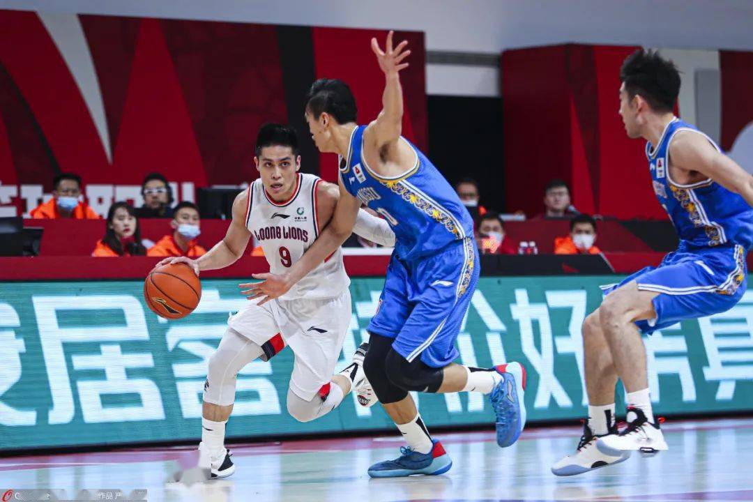 球队在新赛季中继续保持领先位置 球队在新赛季中继续保持领先位置