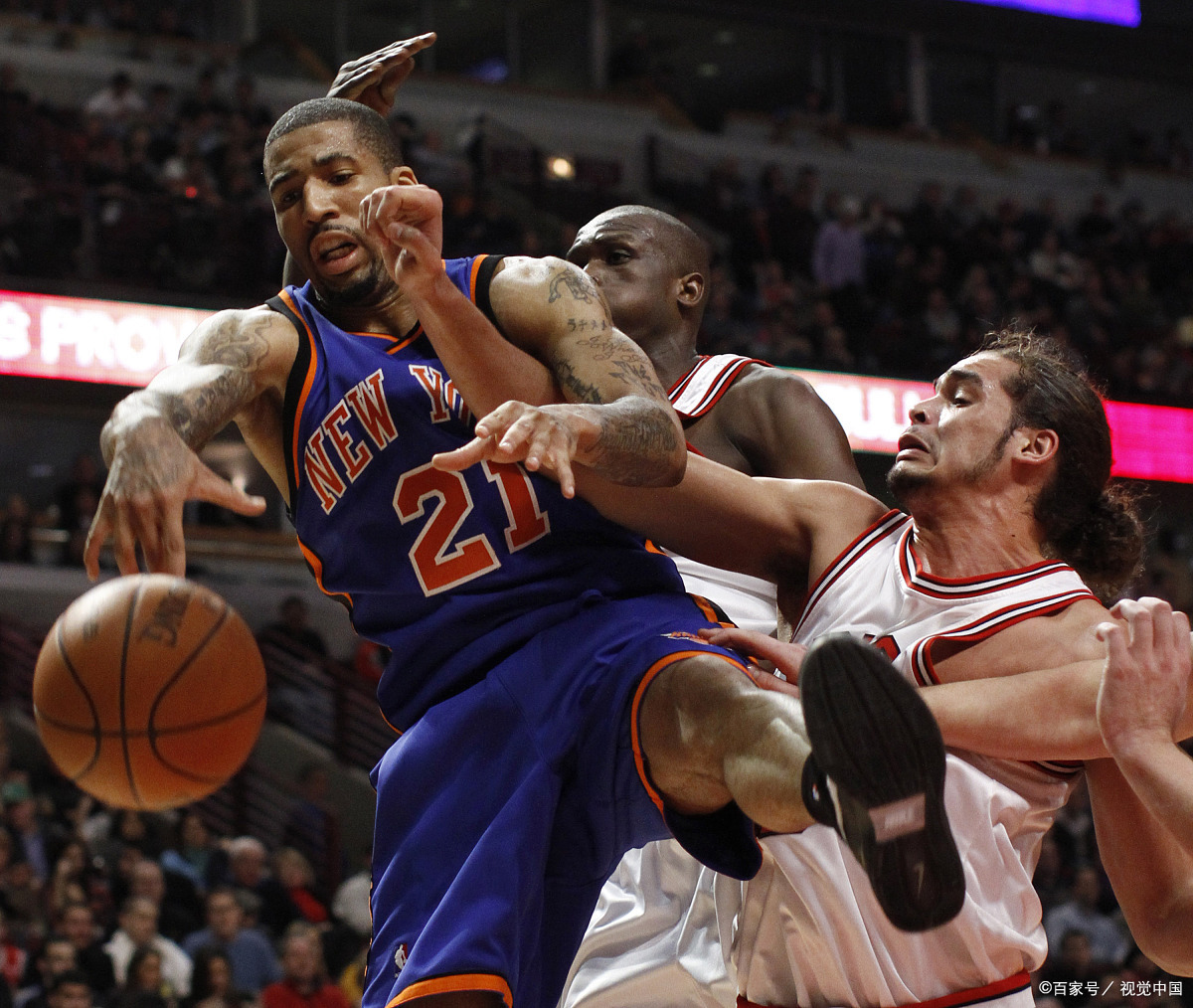 尼克斯不敌猛龙,范弗利特贡献关键篮板 尼克斯不敌猛龙,范弗利特贡献关键篮板