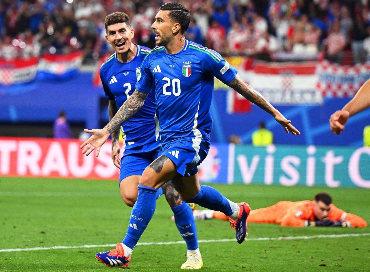 意大利队开设紧急会议,研究战术 意大利队开设紧急会议,研究战术