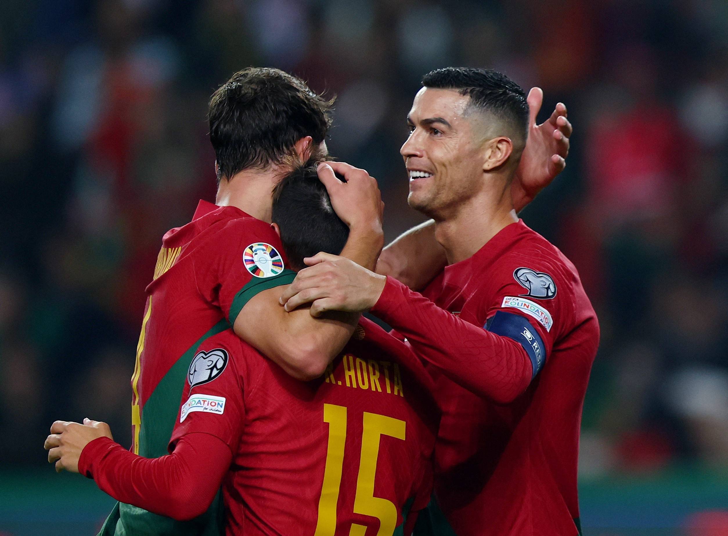 葡萄牙队在世界杯预选赛中紧随领跑