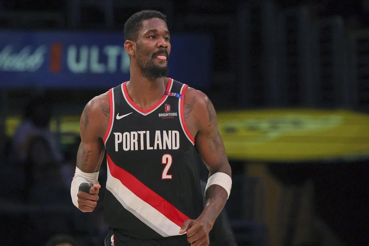 开拓者遭遇败仗,西部排名下滑 开拓者遭遇败仗,西部排名下滑