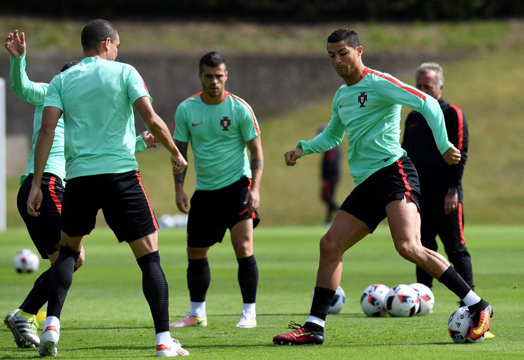 关于乌克兰队全力以赴,争取出线机会的信息 关于乌克兰队全力以赴,争取出线机会的信息