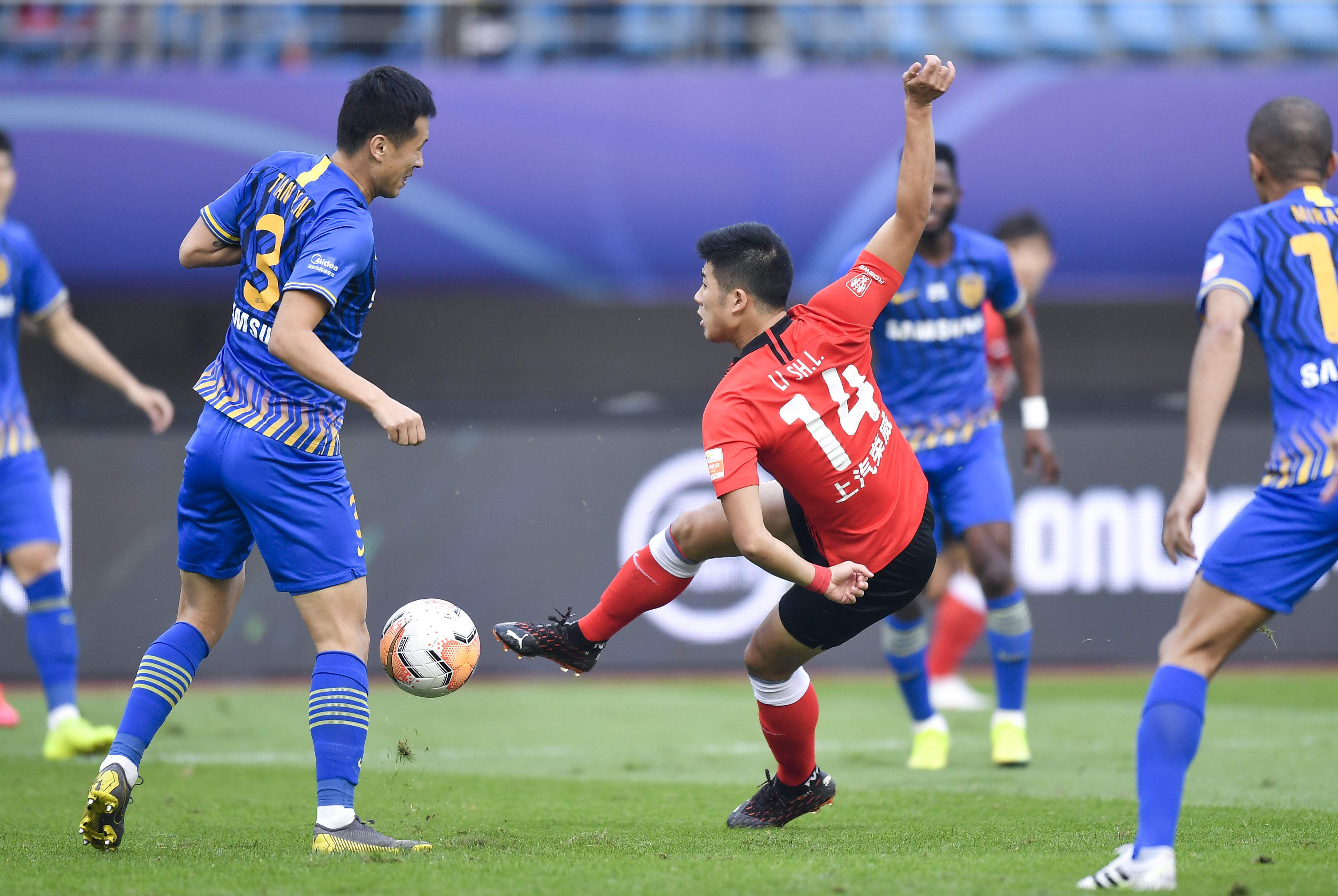 鹿岛鹿角力争首胜,挑战江苏苏宁 鹿岛鹿角力争首胜,挑战江苏苏宁