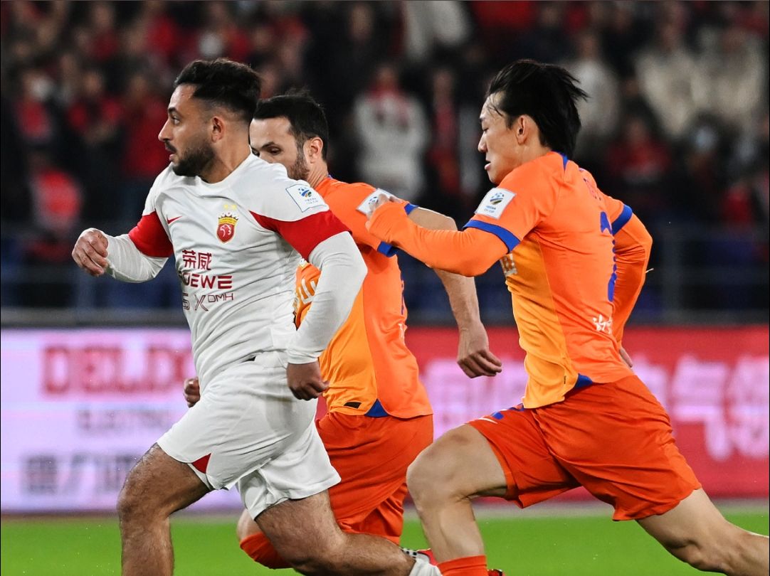 中国足球职业联赛赛场上的精彩瞬间 中国足球职业联赛赛场上的精彩瞬间