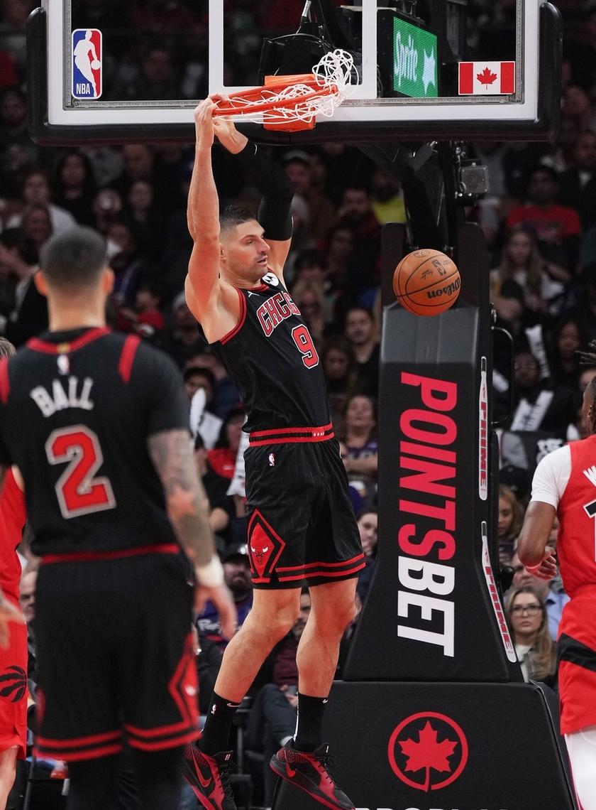 诺维奇主场告捷,取得关键三分 诺维奇主场告捷,取得关键三分