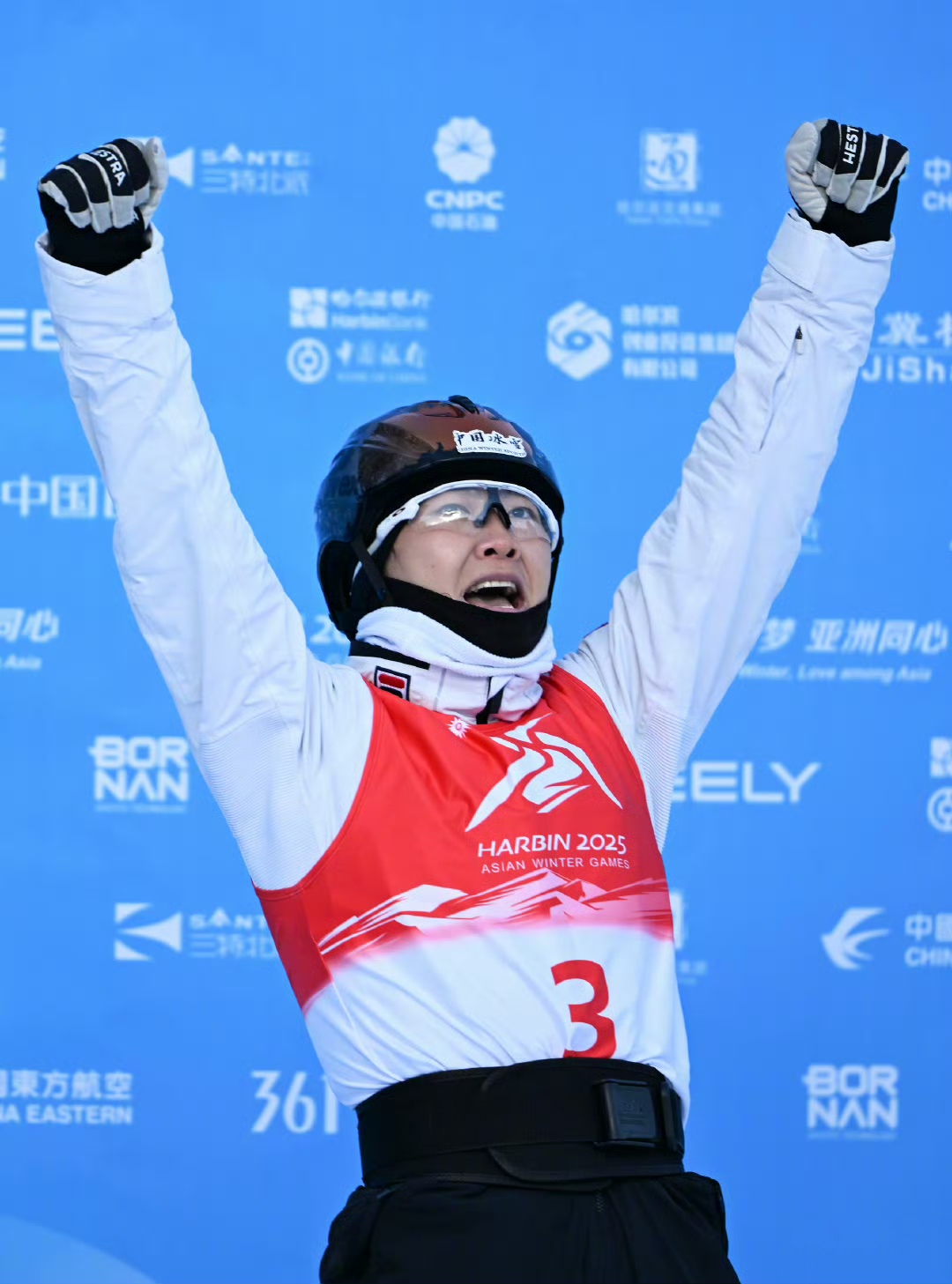 热门项目竞争激烈,选手们拼尽全力角逐金牌 热门项目竞争激烈,选手们拼尽全力角逐金牌