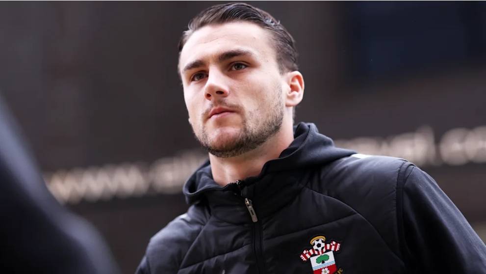 南安普顿连续不败,球队逐渐崭露头角 南安普顿连续不败,球队逐渐崭露头角