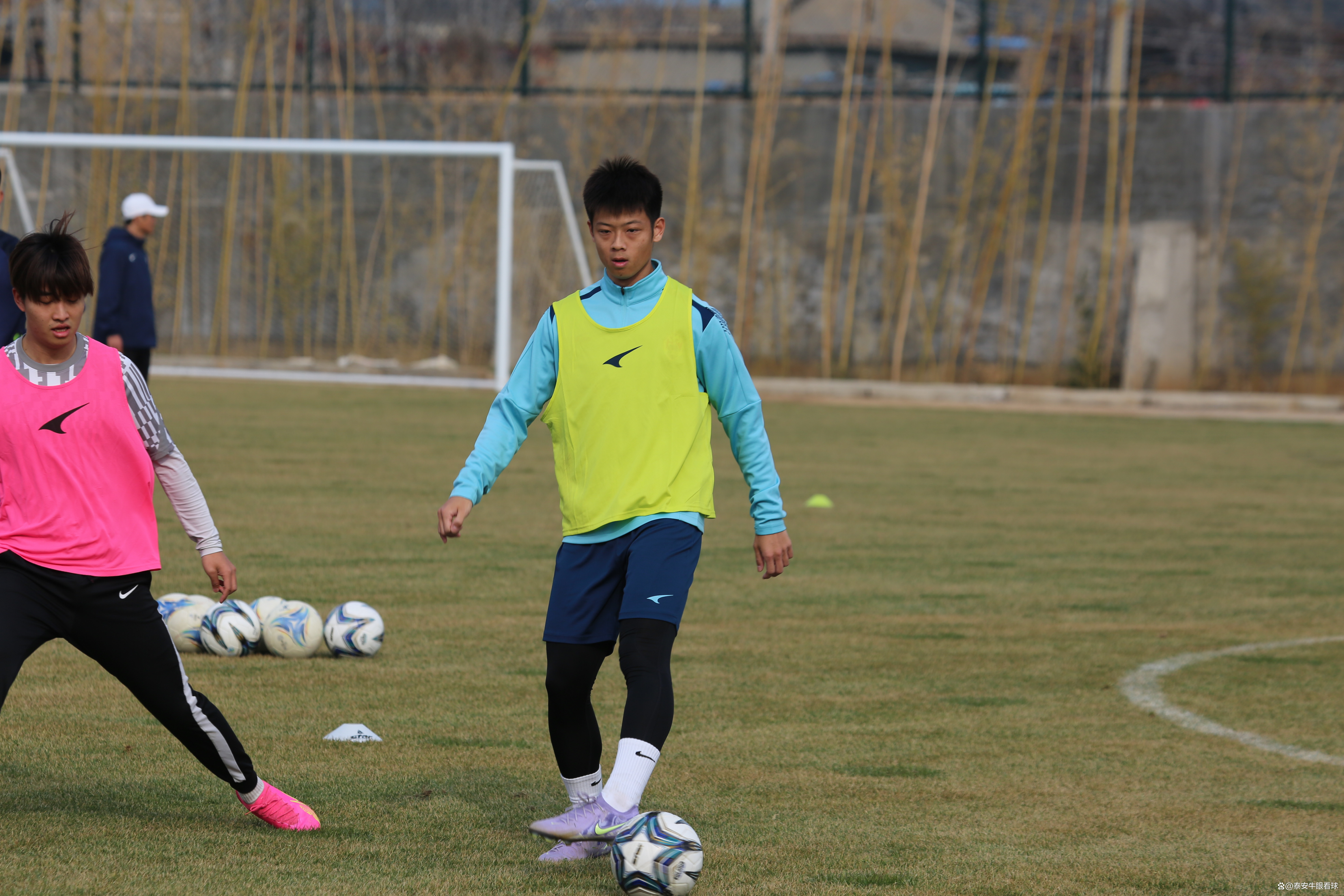 阵容轮换战术讨论升温，球队备战更显谨慎