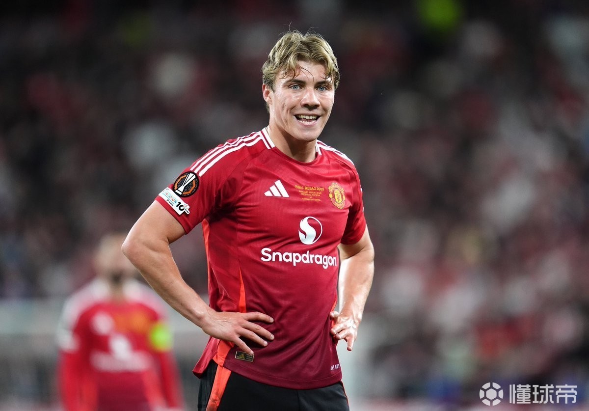 丹麦队球员攻入制胜一球 丹麦队球员攻入制胜一球