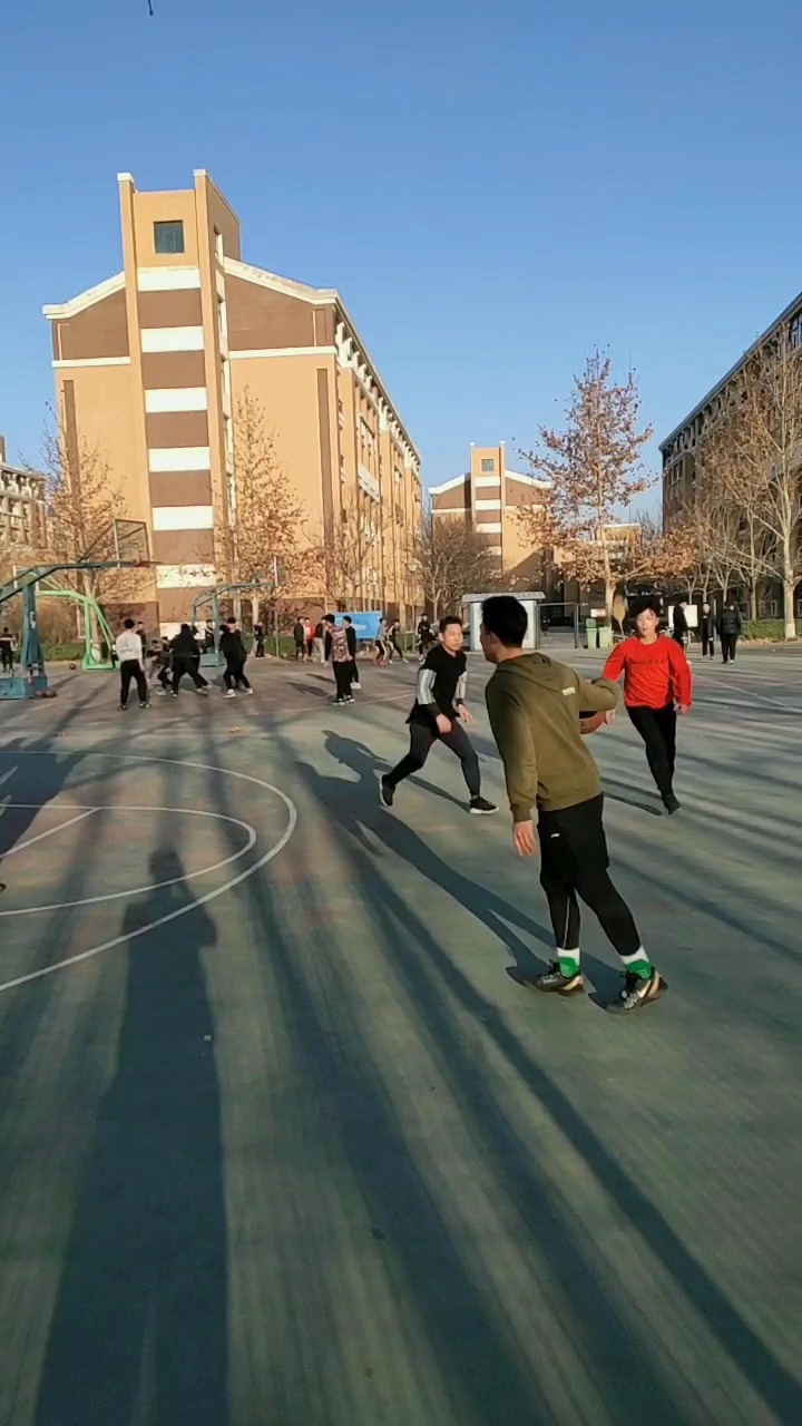 球队外线射手成为关键一环帮助球队取胜 球队外线射手成为关键一环帮助球队取胜