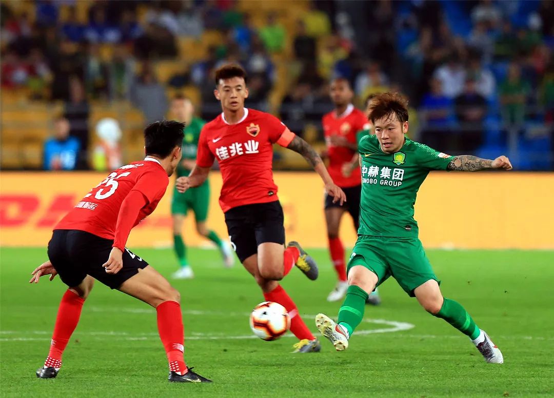 北京中赫国安主场胜深圳佳兆业,取得三连胜 北京中赫国安主场胜深圳佳兆业,取得三连胜