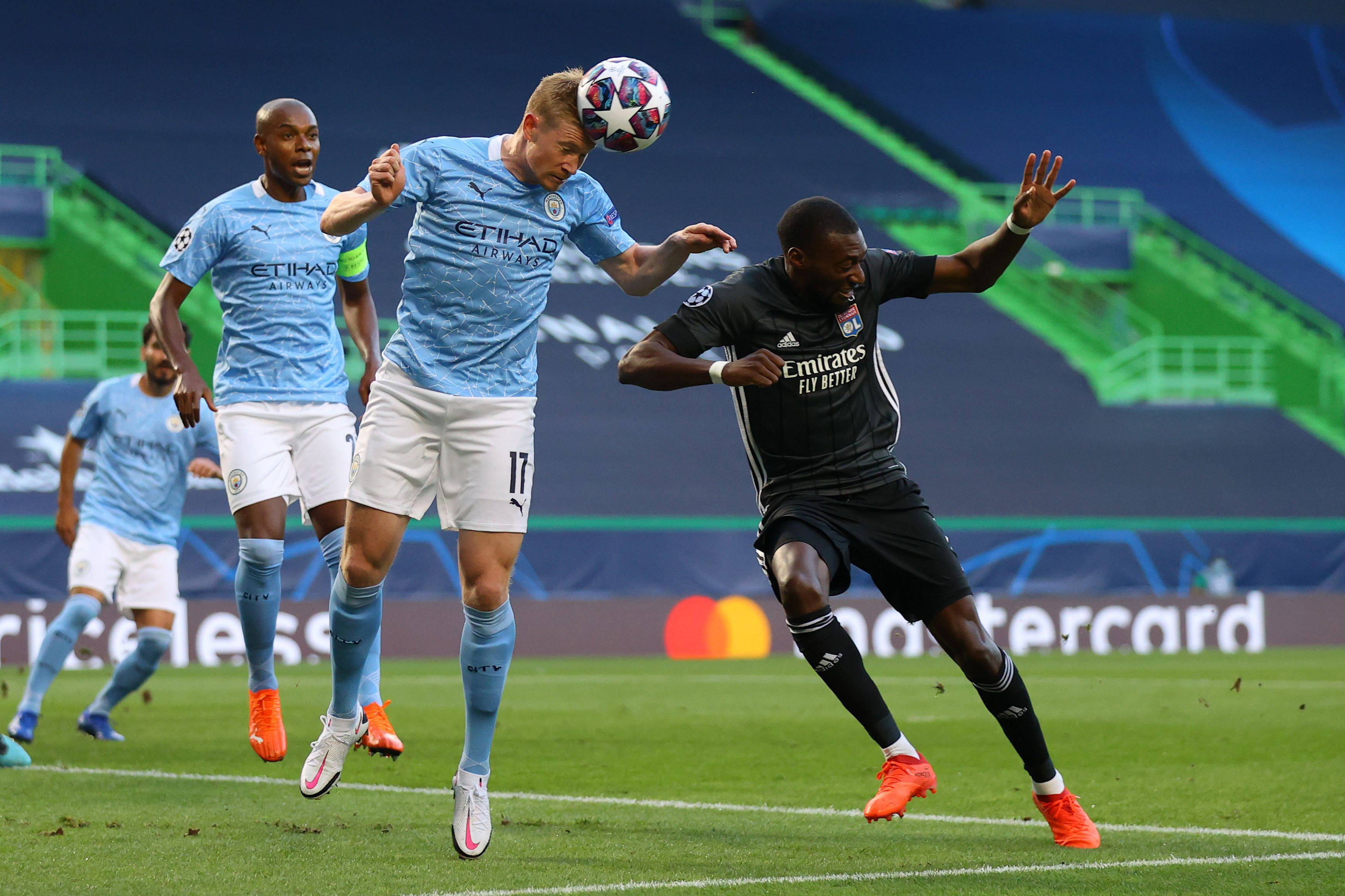 纷繁复杂的球场对决,胜负难料 纷繁复杂的球场对决,胜负难料