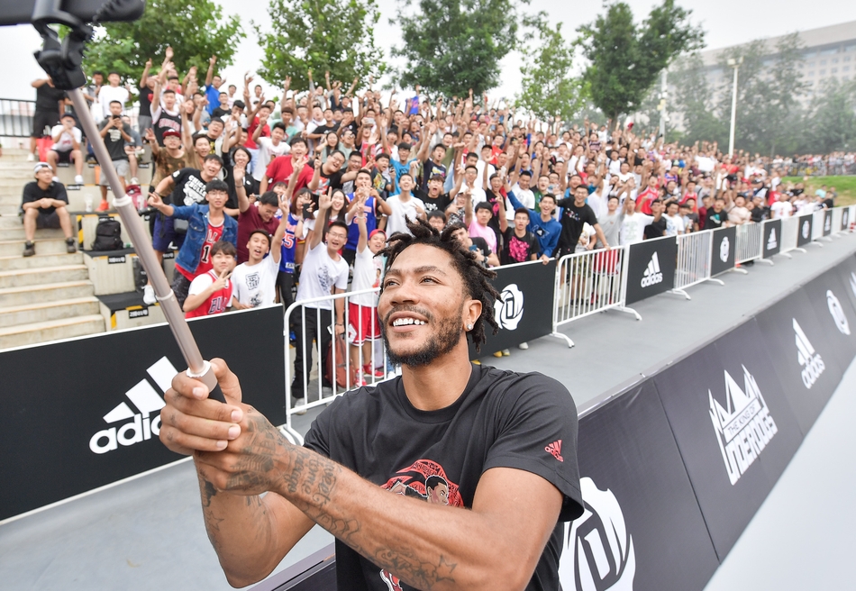 包含特别演出：花样扣篮赛引爆球迷热情的词条