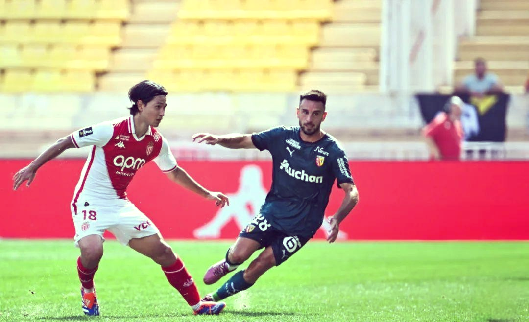 包含巴黎圣日耳曼豪取三分，继续领跑法甲联赛的词条