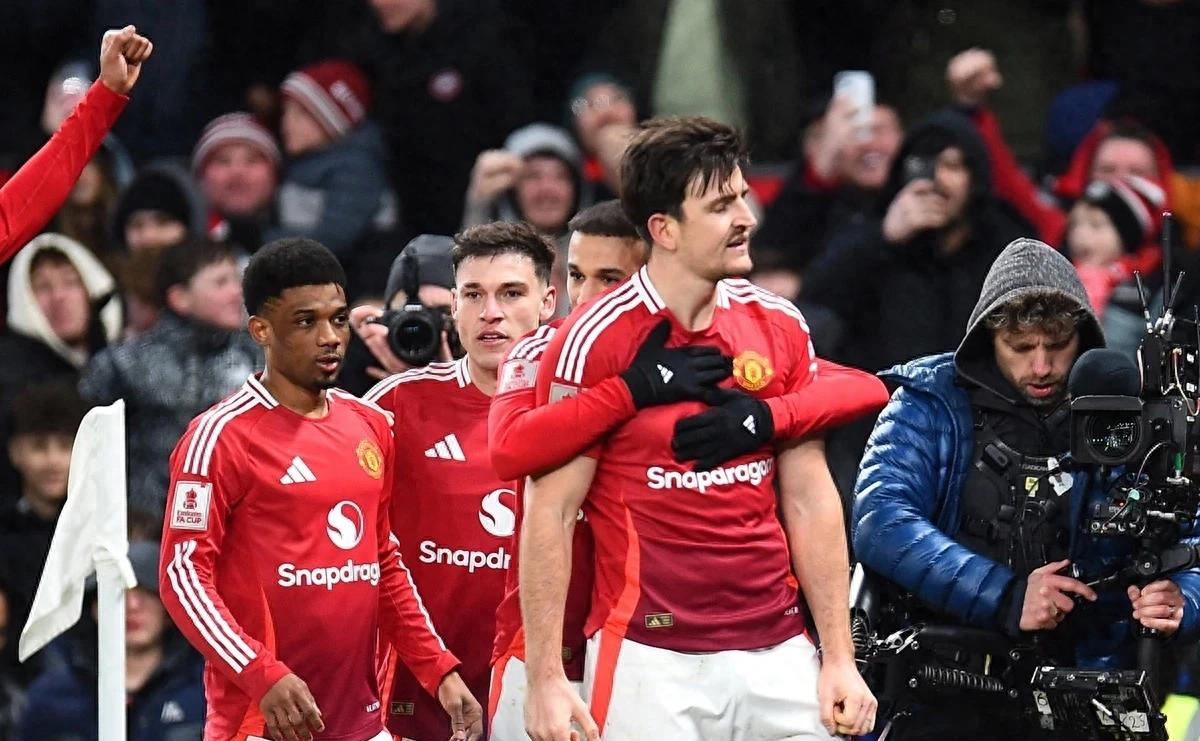 曼联传奇后卫关键解围,帮助国家队胜出晋级 曼联传奇后卫关键解围,帮助国家队胜出晋级