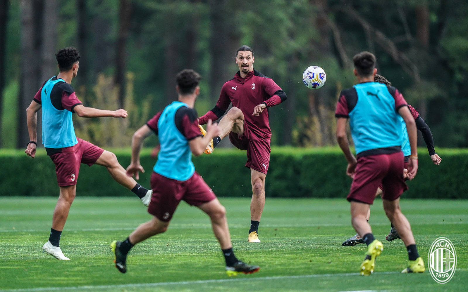 AC米兰球员合练积极,备战意甲最新一轮比赛的简单介绍 AC米兰球员合练积极,备战意甲最新一轮比赛的简单介绍