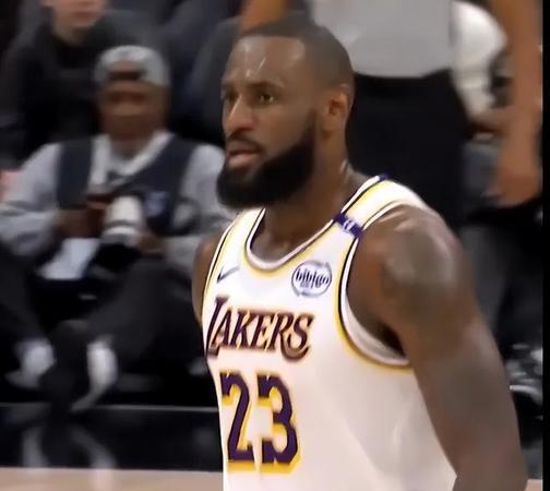 太阳击败黄蜂,布克助攻助球队逆转! 太阳击败黄蜂,布克助攻助球队逆转!