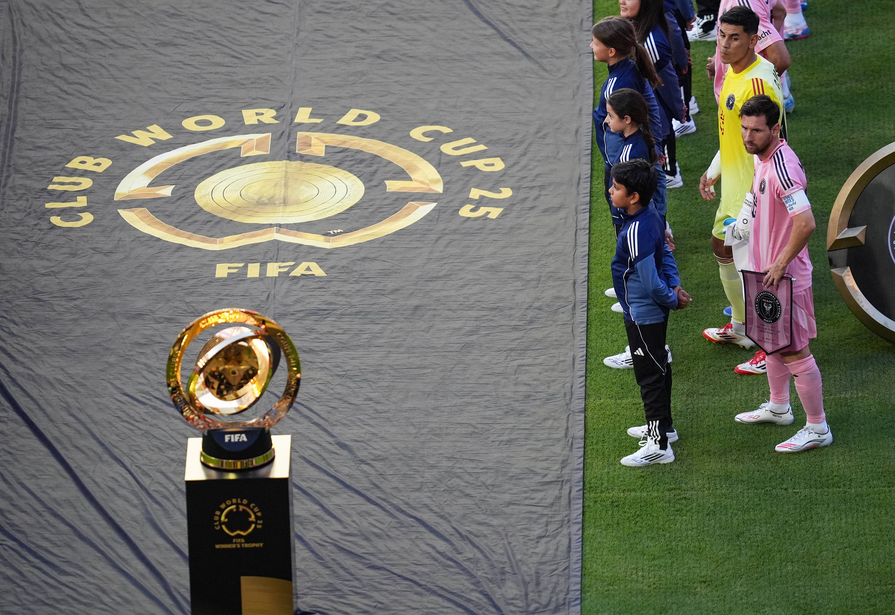 梅西领衔巴塞罗那豪华前锋线,刷新进球纪录 梅西领衔巴塞罗那豪华前锋线,刷新进球纪录