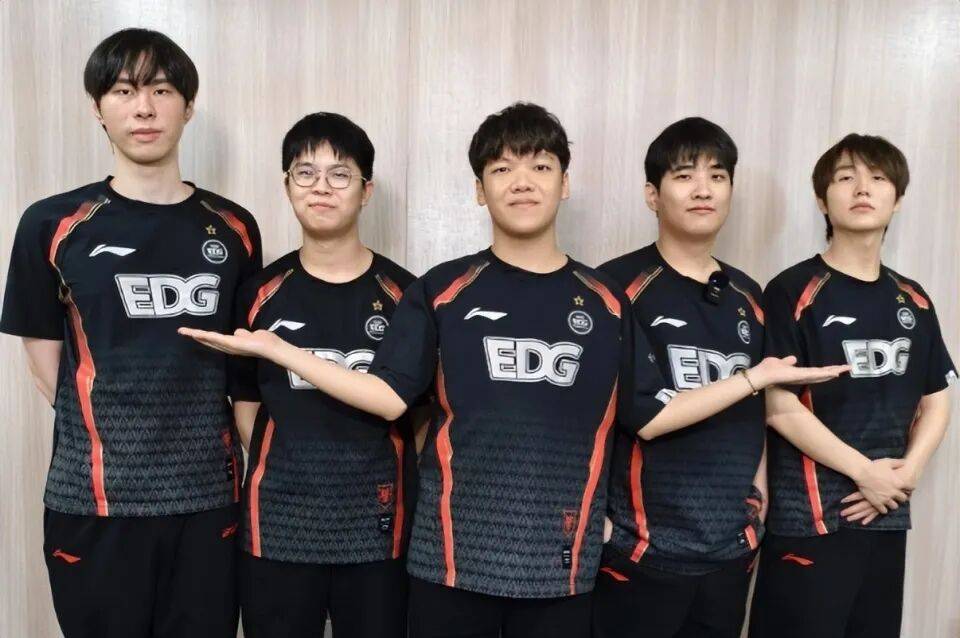 包含EDG轻取PSG,Scout团战一打五强强对话四强赛,引爆全场热议的词条 包含EDG轻取PSG,Scout团战一打五强强对话四强赛,引爆全场热议的词条