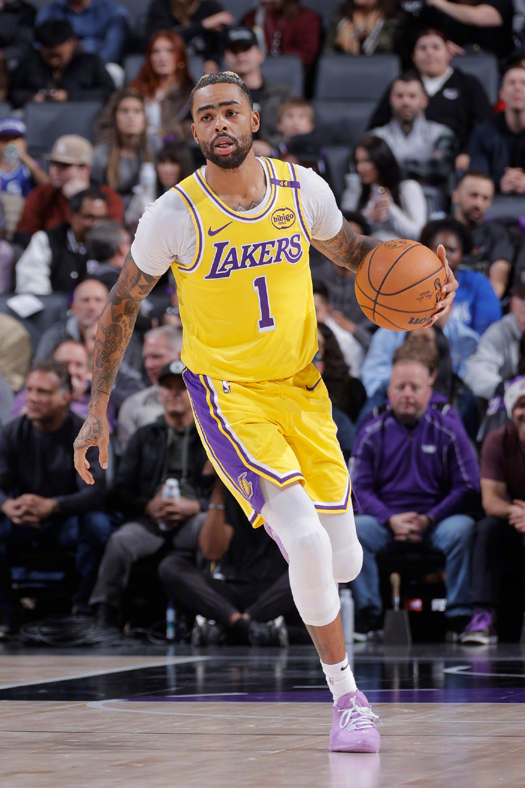 湖人战胜马刺，浓眉表现出色