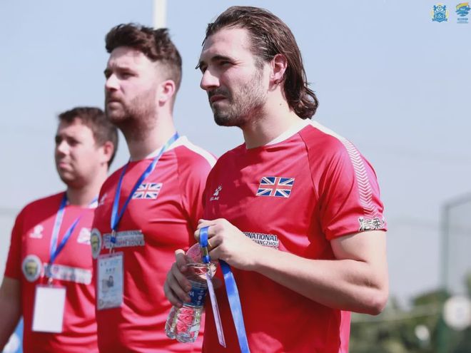 红蓝之战再次上演,胜负难料 红蓝之战再次上演,胜负难料