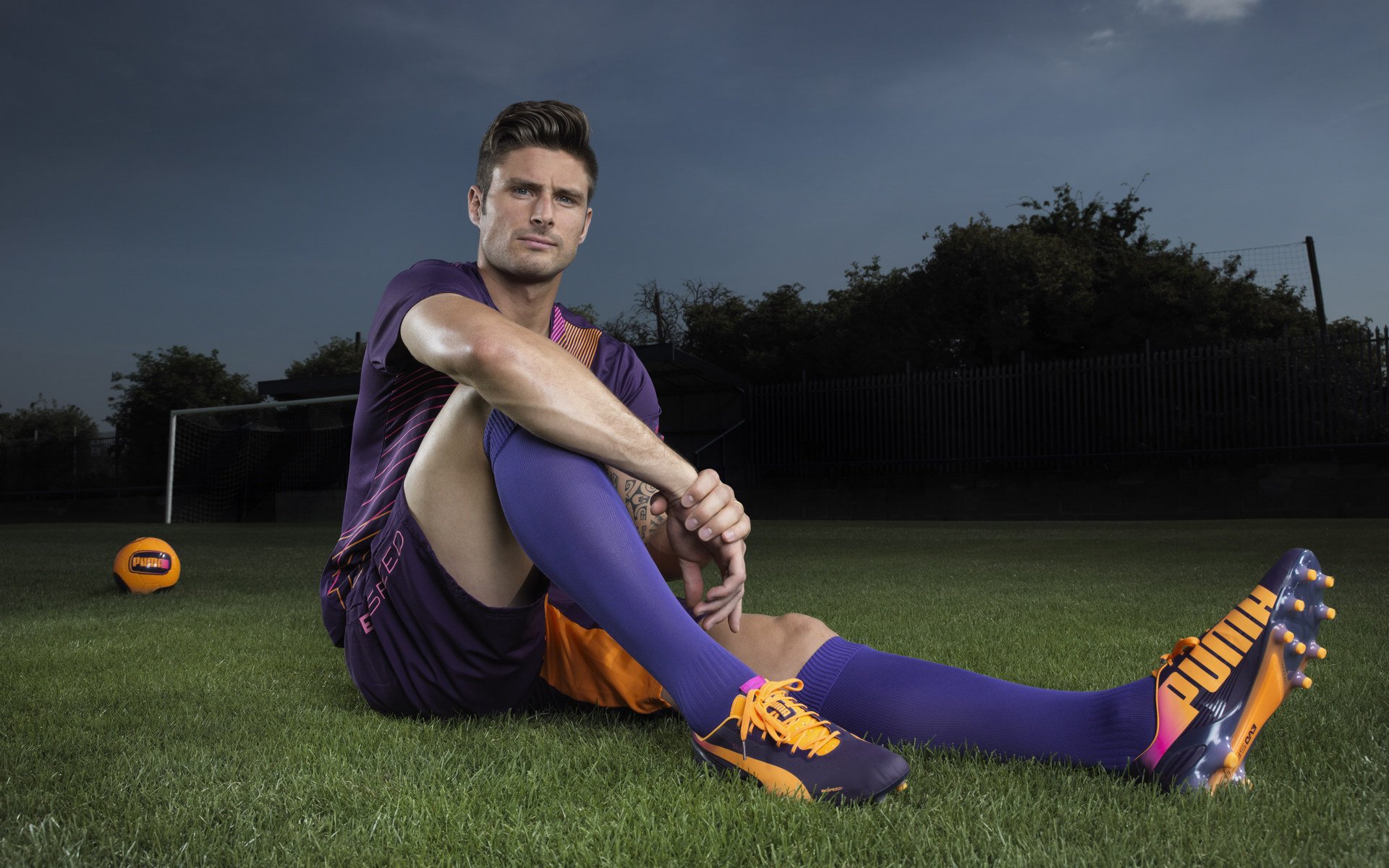 拉沃尔杯的团队熔炉，何以比温网的孤独桂冠更灼热？西西帕斯用感性哲思点燃赛场